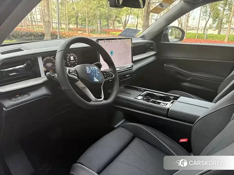 Volkswagen Touareg 2026 Черный из Китая, фото 3