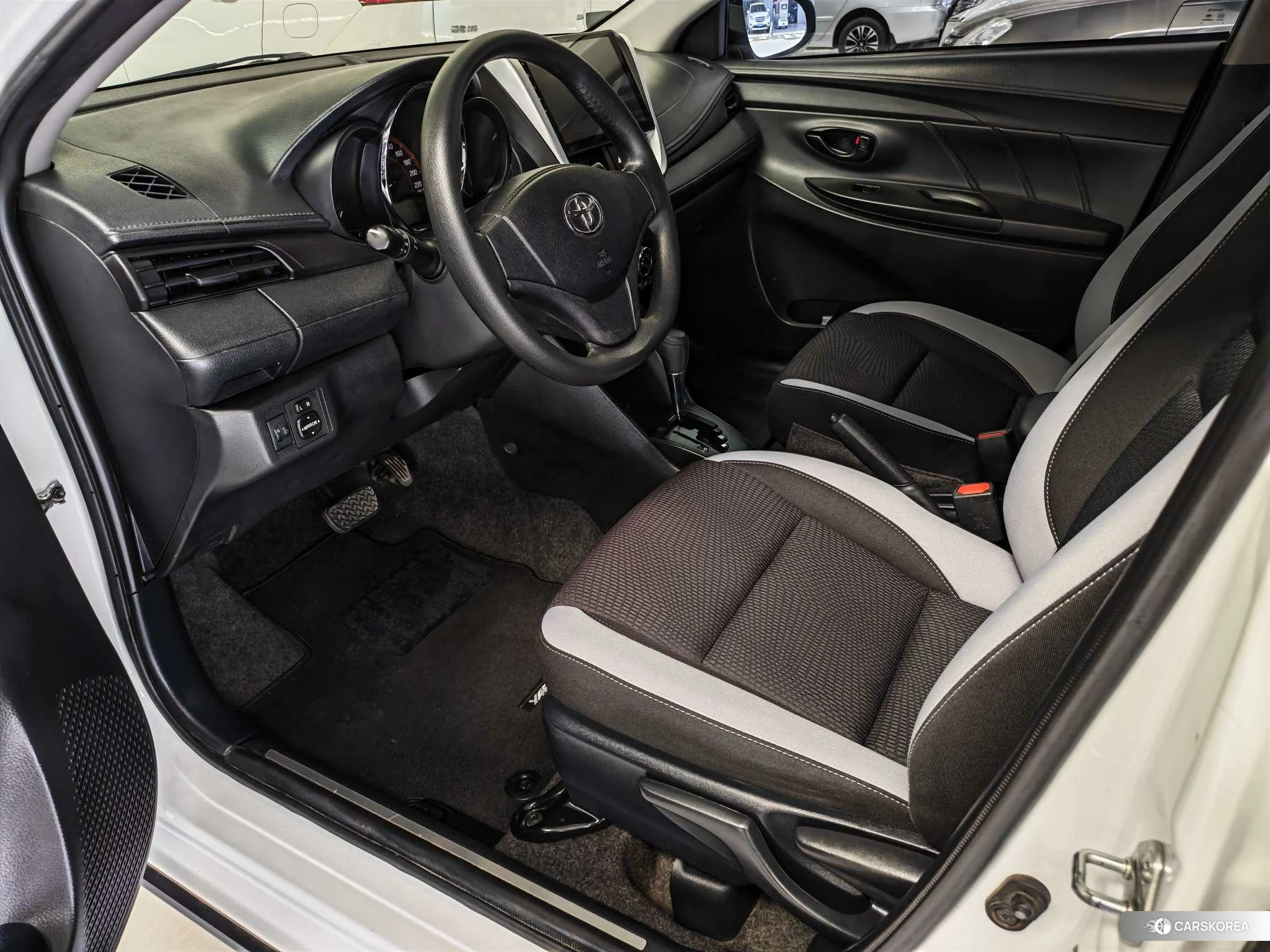 Toyota Yaris L 2021 Белый из Китая, фото 3