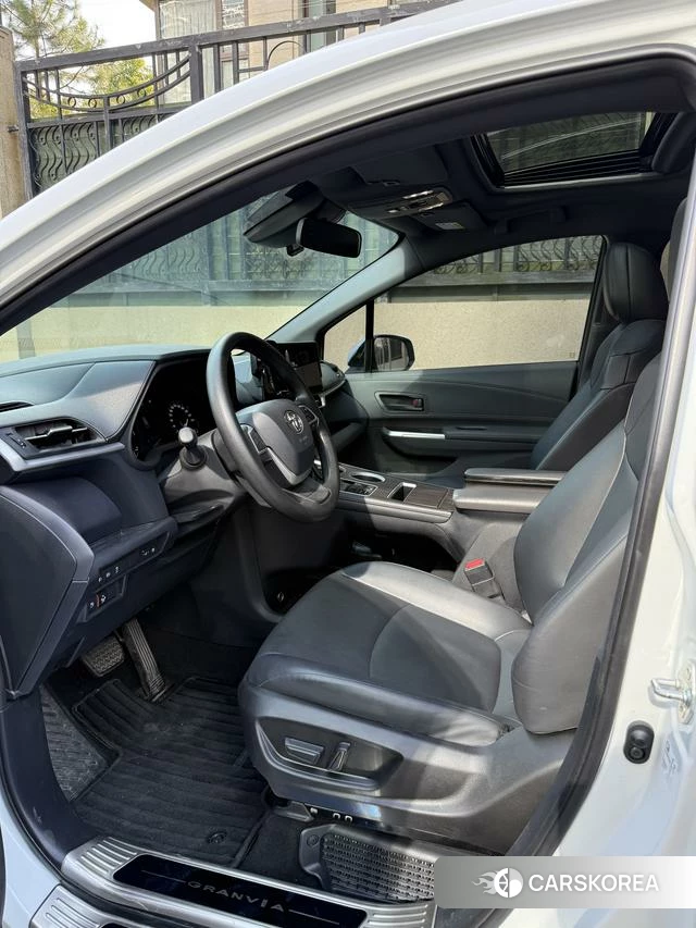 Toyota Granvia 2024 Белый из Китая, фото 6