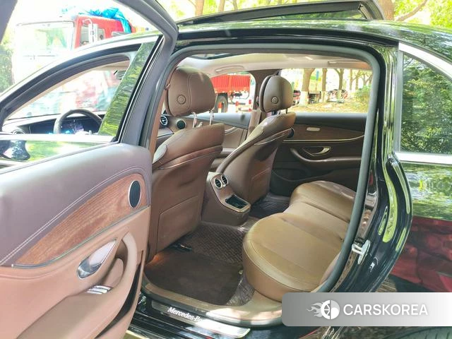 Mercedes-Benz E-Class 2022 Черный из Китая, фото 5