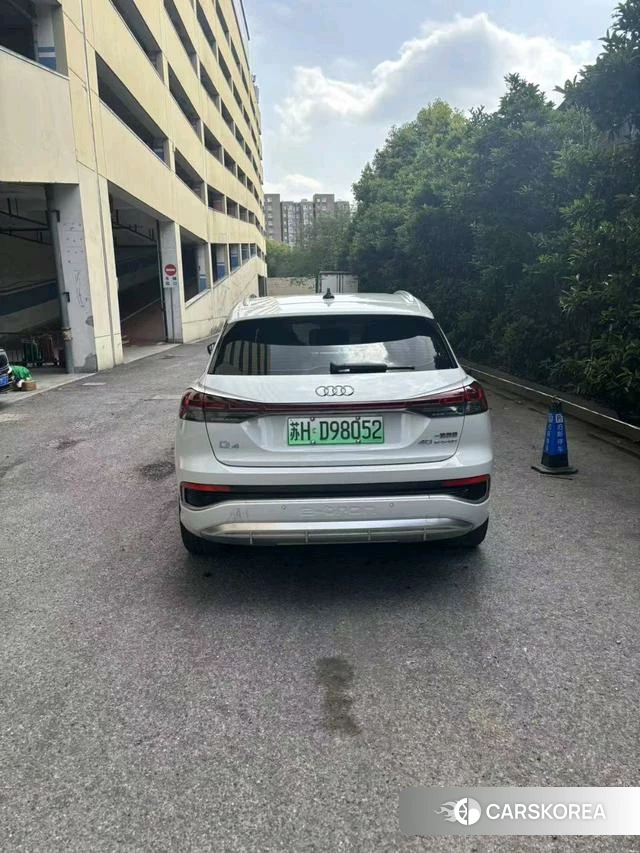 Audi Q4 2023 Белый из Китая, фото 3