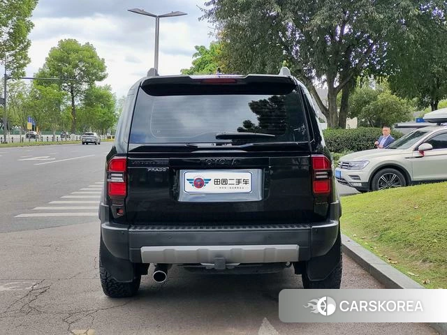 Toyota Land Cruiser 2025 Черный из Китая, фото 3