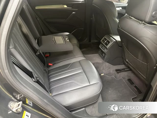 Audi Q5L 2021 Темно-серый из Китая, фото 4