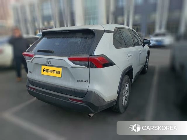 Toyota RAV4 2023 Белый из Китая, фото 3