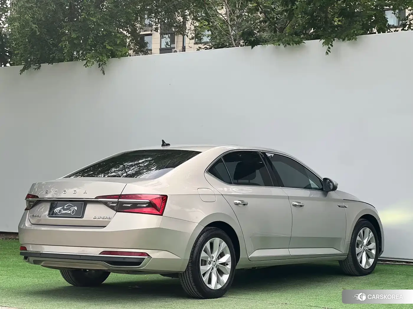 Skoda Superb 2022 Champagne/brown из Китая, фото 3
