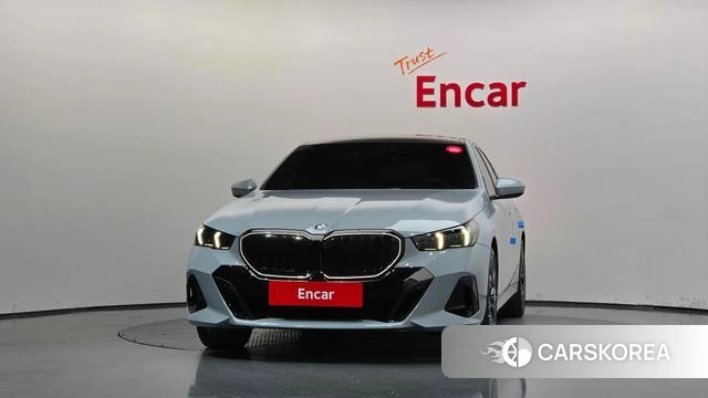 BMW 5 Series (G60) id 4984903 из Кореи 23