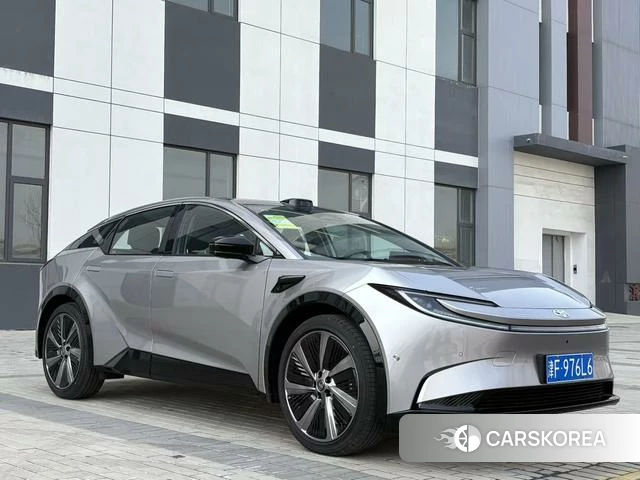 Toyota bZ5 2026 Серебристо-серый из Китая, фото 3