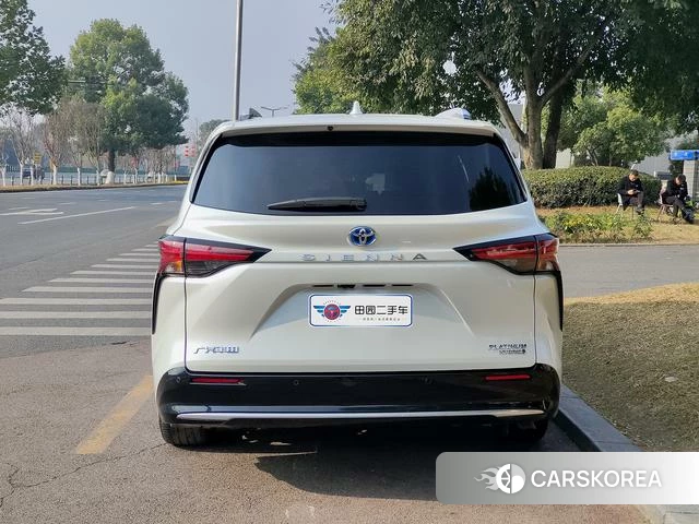 Toyota Sienna 2023 Белый из Китая, фото 3