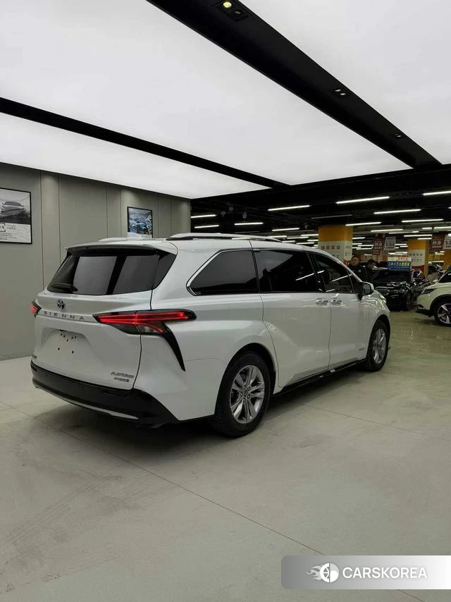 Toyota Sienna 2022 Белый из Китая, фото 3