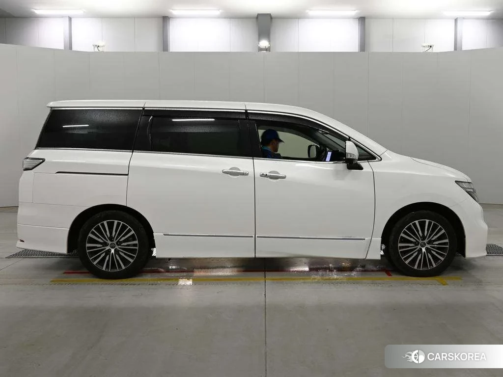 Nissan Elgrand 2023 из Японии, фото 3