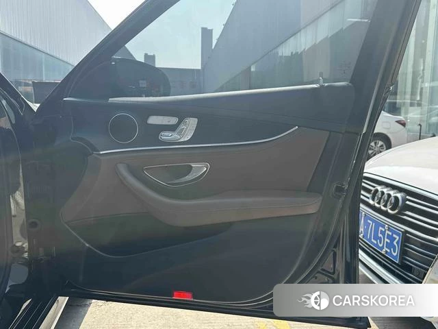 Mercedes-Benz E-Class 2021 Черный из Китая, фото 3