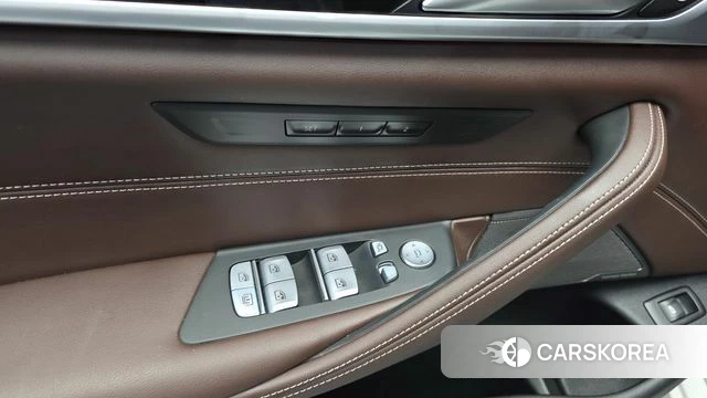 BMW 5 Series (G30) id 4996261 из Кореи 25