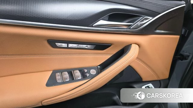 BMW 5 Series (G30) id 4942312 из Кореи 25