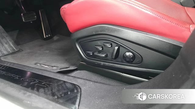Porsche Taycan id 4649929 из Кореи 25