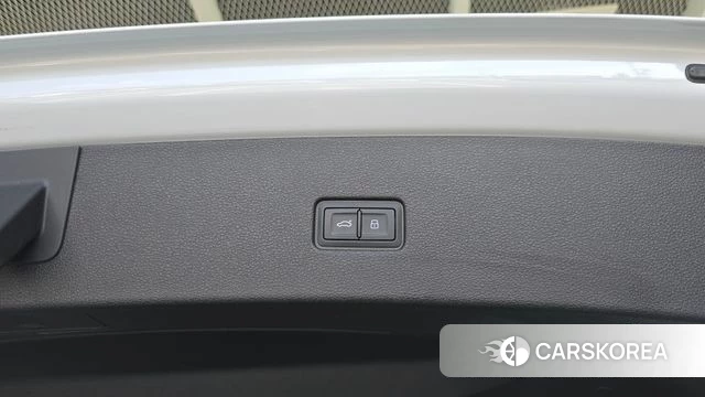 Audi RSQ8 (4M) id 4923092 из Кореи 26