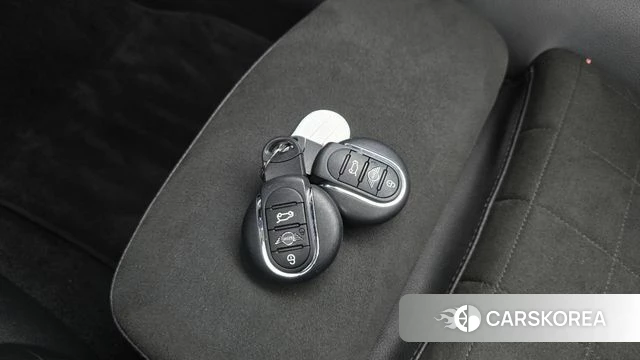 Mini Cooper S Convertible id 5033677 из Кореи 26
