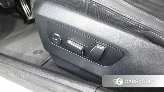 BMW 5 Series (G60) id 5039472 из Кореи 26