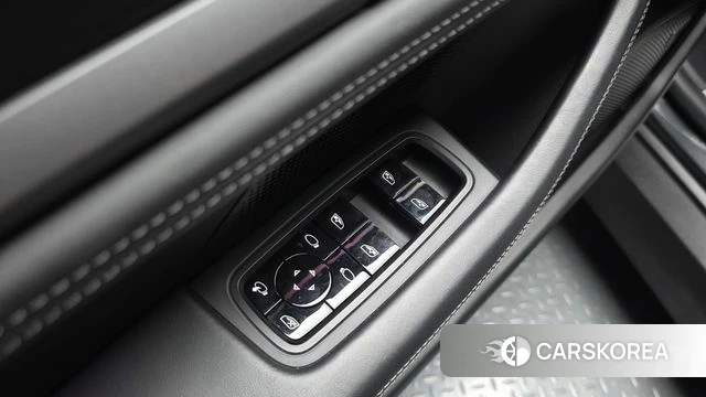 Porsche Taycan id 4943158 из Кореи 28