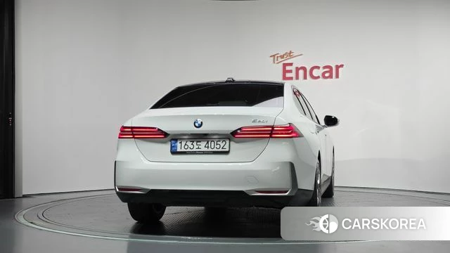 BMW 5 Series (G60) id 5011678 из Кореи 26