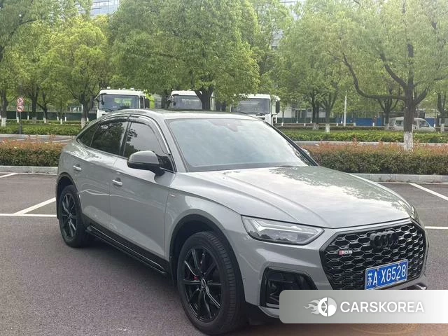 Audi Q5L 2021 Темно-серый из Китая, фото 6