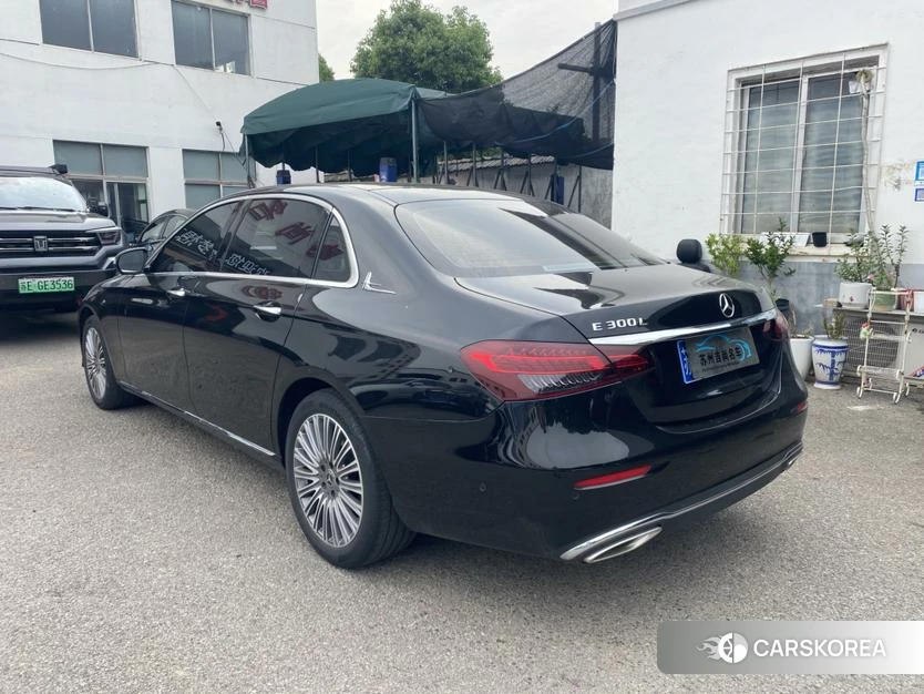 Mercedes-Benz E-Class 2023 Черный из Китая, фото 4
