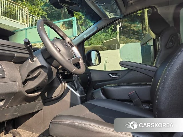 Hyundai Staria 2023 Серый из Кореи, фото 4