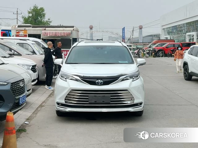 Toyota Sienna 2023 Белый из Китая, фото 4