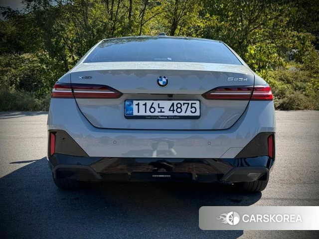BMW 5 Series (G60) 2026 Коричневый из Кореи, фото 4