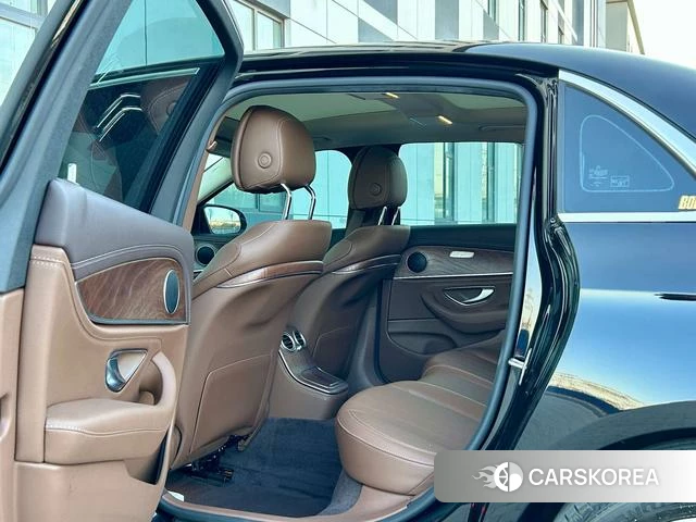 Mercedes-Benz E-Class 2023 Черный из Китая, фото 4