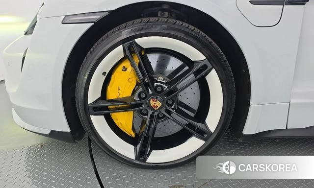 Porsche Taycan id 4942777 из Кореи 34