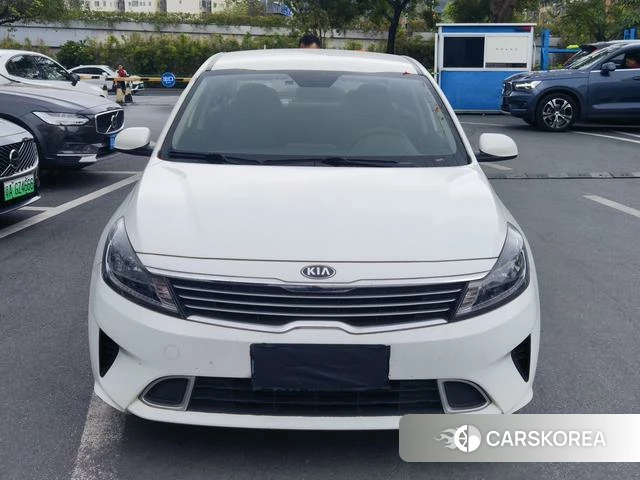 Kia Forte 2021 Белый из Китая, фото 4