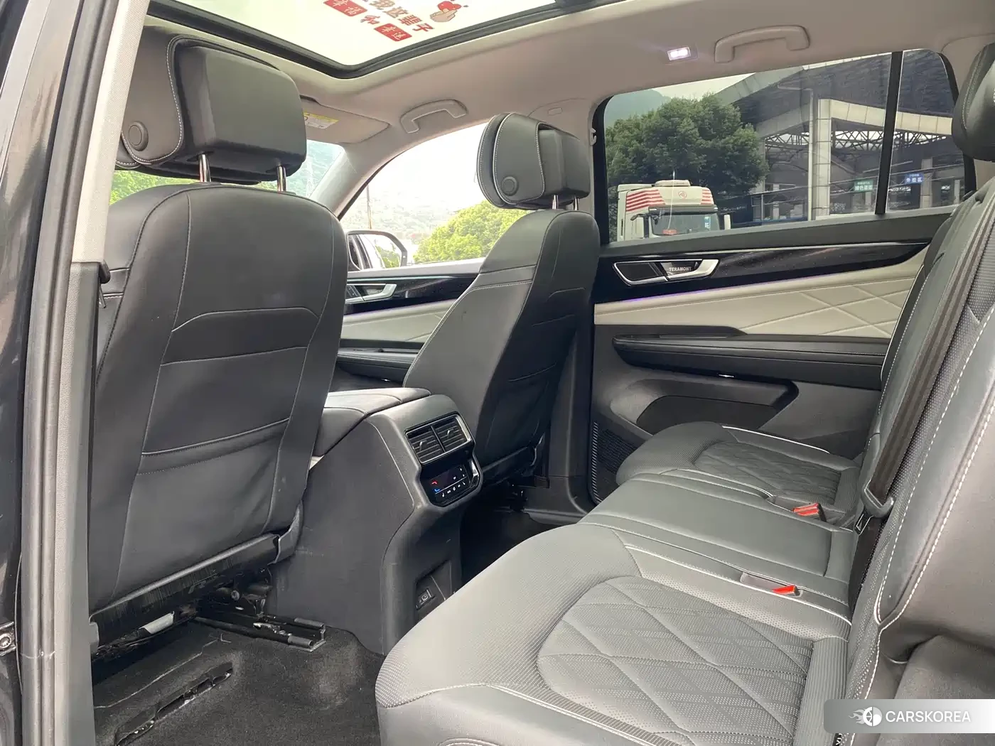 Volkswagen Touareg 2024 Черный из Китая, фото 4