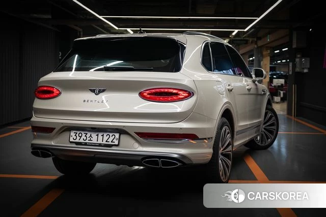 Bentley Bentayga 2025 Жемчужный цвет из Кореи, фото 4