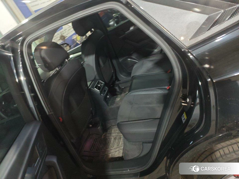 Audi Q5L 2020 Черный из Китая, фото 4