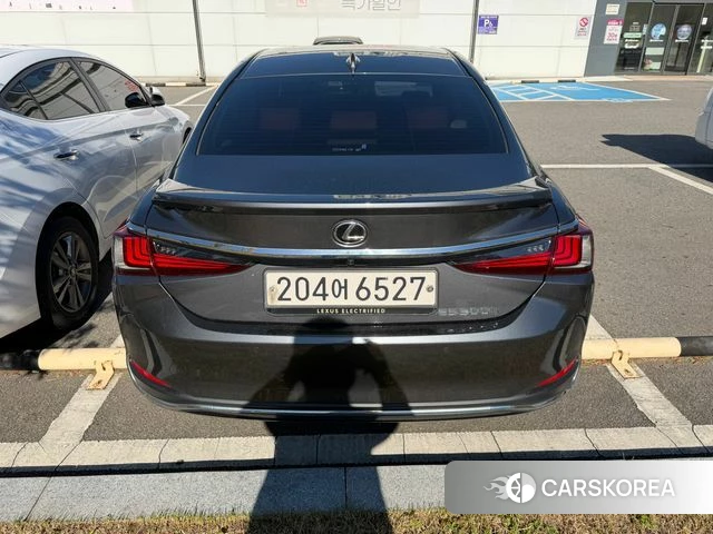 Lexus ES300h 7th generation 2023 Серый из Кореи, фото 4