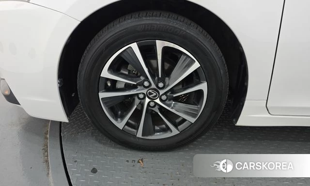 Lexus CT200h id 4944349 из Кореи 24