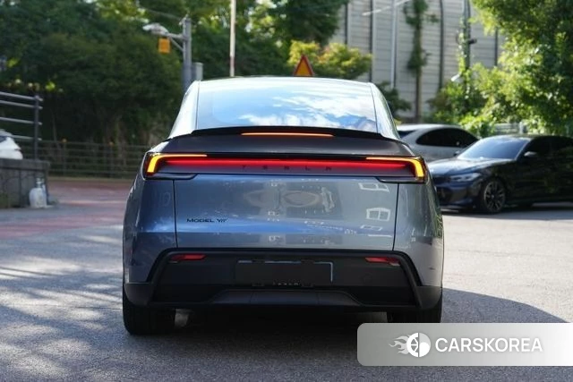 Tesla Model Y 2026 Светло-серебряный цвет из Кореи, фото 4