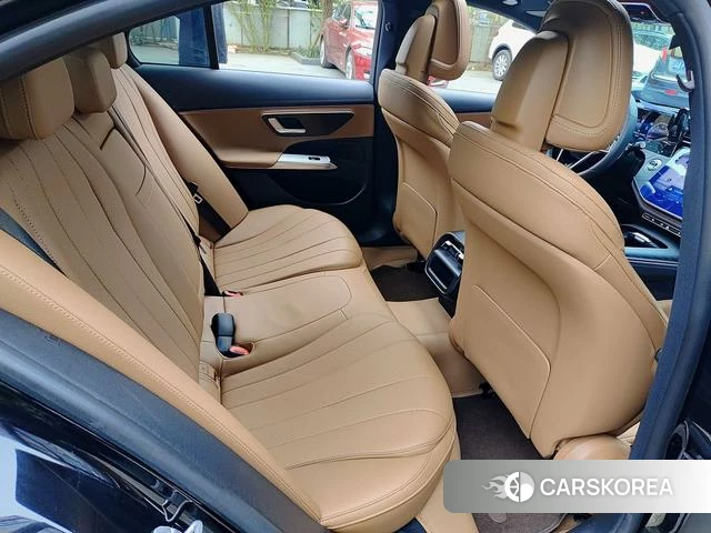 Mercedes-Benz E-Class 2025 Черный из Китая, фото 4