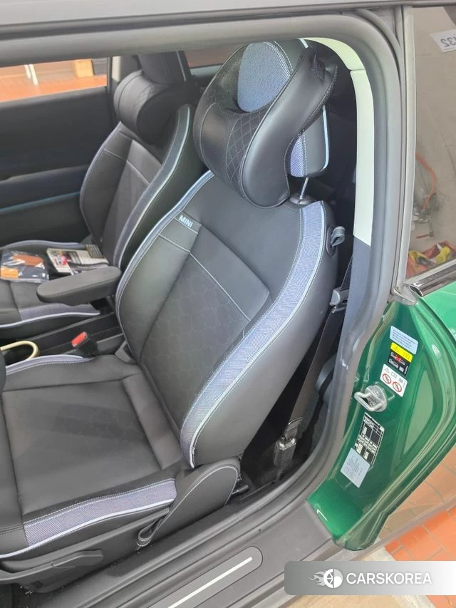 Mini Cooper Electric 4th Generation 2024 Светло-зеленый из Кореи, фото 4