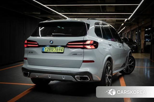BMW X5 (G05) 2026 Светло-серебряный цвет из Кореи, фото 4