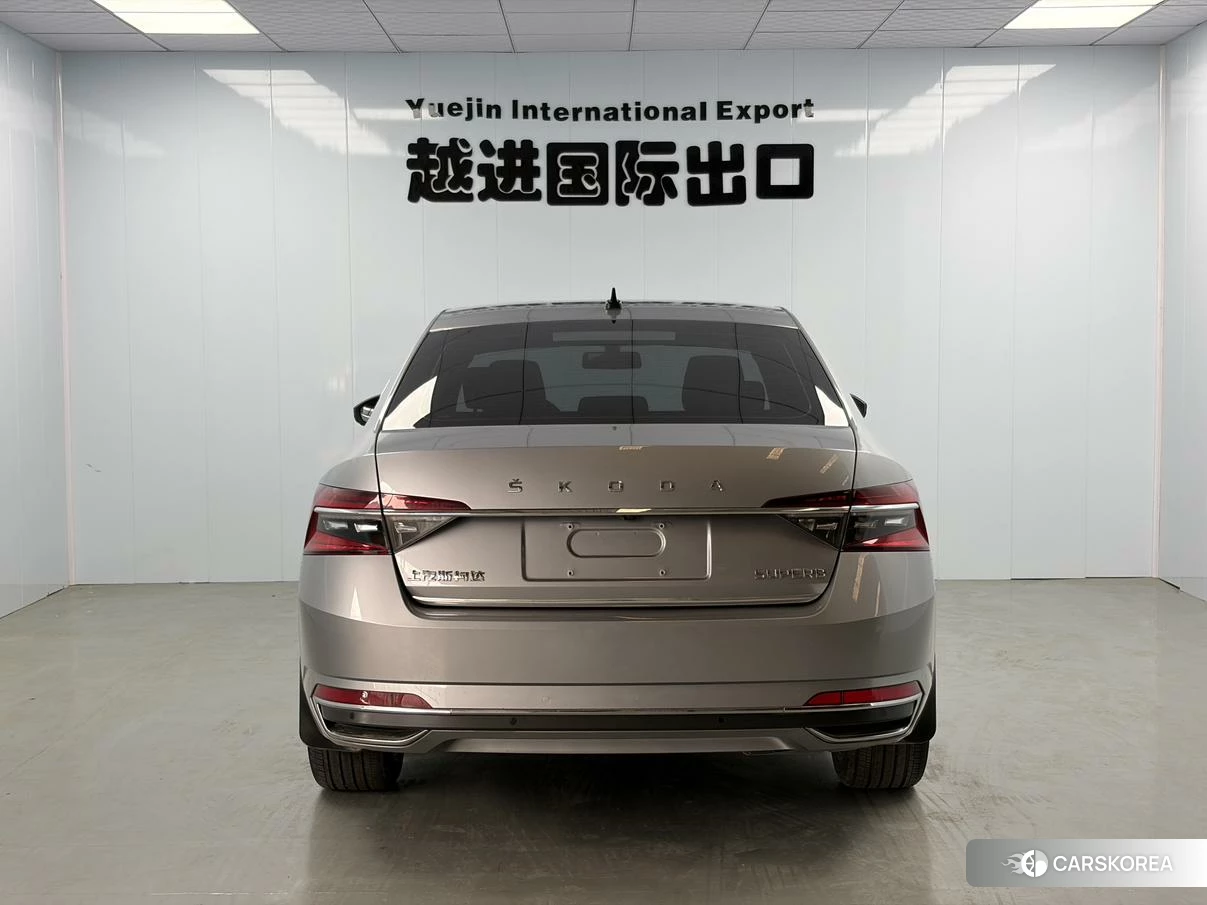 Skoda Superb 2023 Серебристо-серый из Китая, фото 6