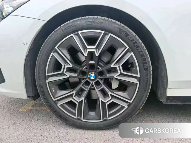 BMW 5 series 2025 Белый из Китая, фото 4