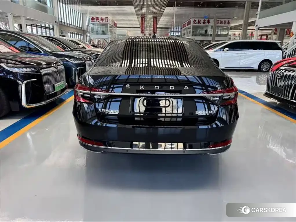 Skoda Superb 2026 Черный из Китая, фото 4