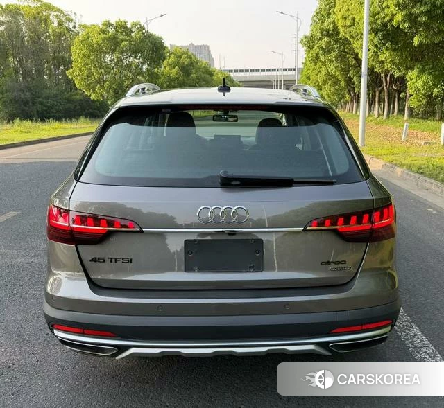 Audi A4L 2021 Темно-серый из Китая, фото 4