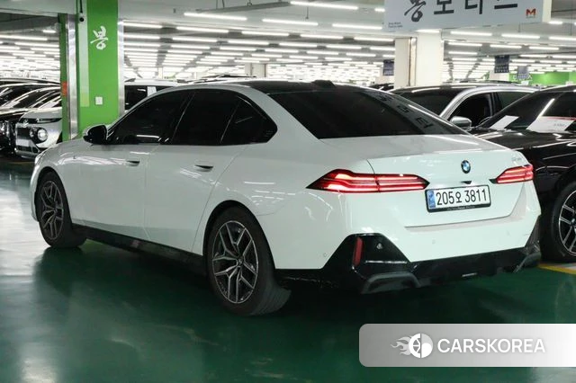 BMW 5 Series (G60) 2024 Белый из Кореи, фото 6