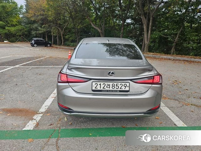Lexus ES300h 7th generation 2024 Песочный из Кореи, фото 4