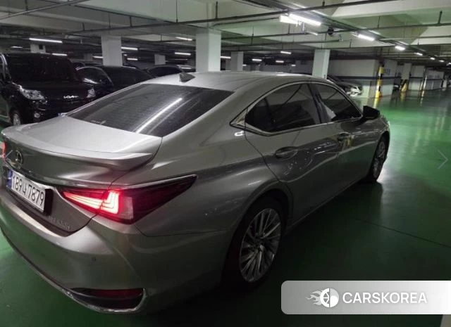 Lexus ES300h 7th generation 2024 Серебристо-серый из Кореи, фото 4