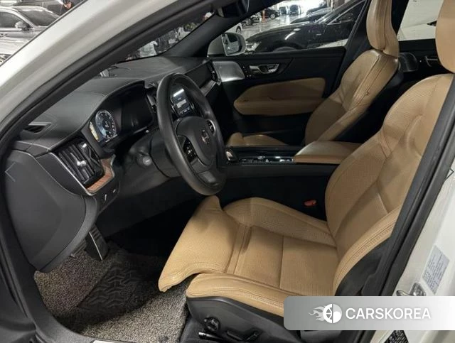 Volvo V60 Cross-Country 2nd Generation 2021 Белый из Кореи, фото 6