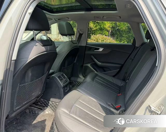 Audi A4L 2021 Темно-серый из Китая, фото 4