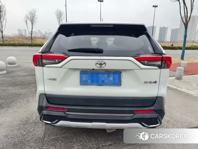 Toyota RAV4 2021 Белый из Китая, фото 4